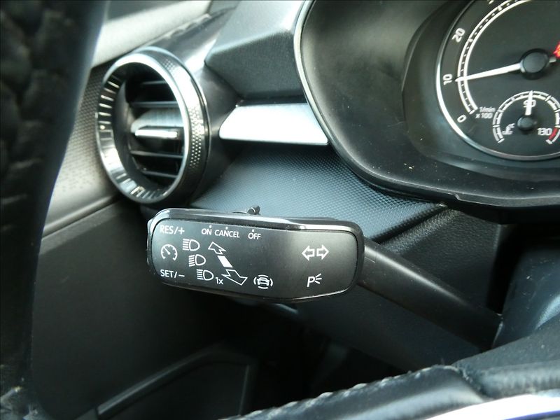 Škoda Fabia 1,0 TSi 70kW závěs,tempomat - fotka 32 z 38