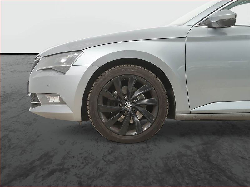 Škoda Superb (2019) 2.0 TDI, Automat, Kůže, Navi - fotka 14 z 19