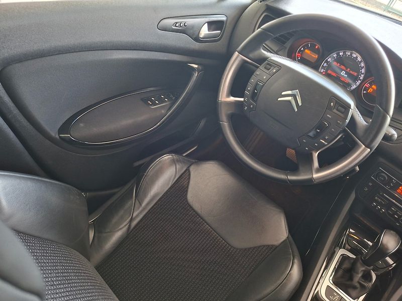 Citroën C5 (2011) TOURER 2.0HDi 120kW AUT - fotka 11 z 49