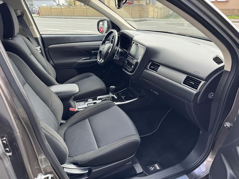 Mitsubishi Outlander 2,2Di-D A/T EDICE100 - fotka 12 z 16