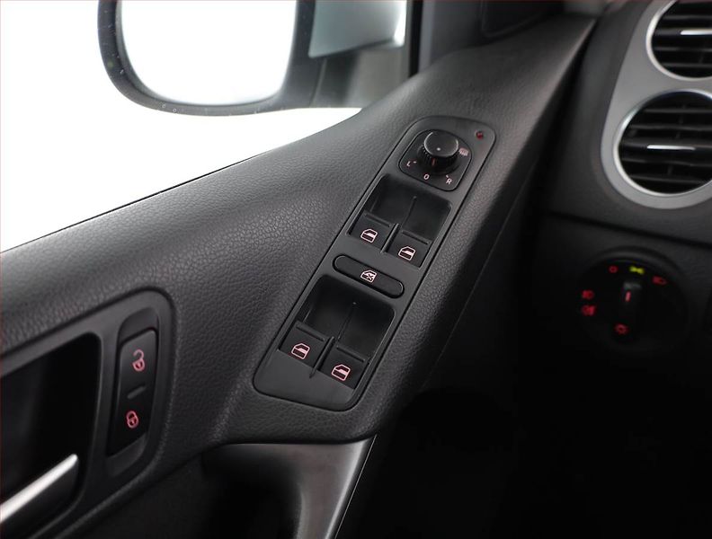 Volkswagen Tiguan (2009) 1.4 TSI, 4X4 - fotka 13 z 15