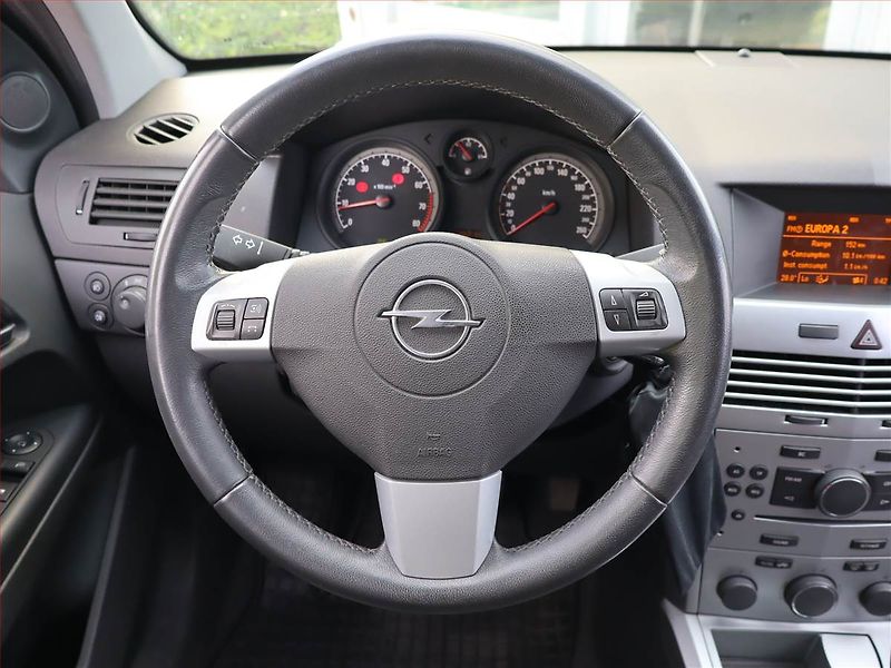 Opel Astra (2011) 1.4 16V, Tempomat - fotka 14 z 14