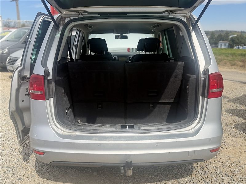 Volkswagen Sharan 2,0 TDI HIGHLINE WEBASTO 125kW - fotka 17 z 21