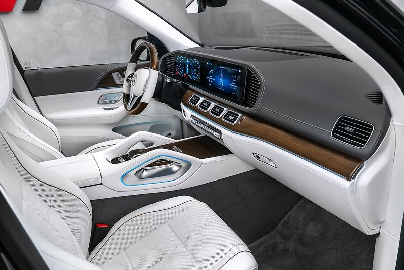 Mercedes-Benz GLS 4MATIC MAYBACH - fotka 13 z 27