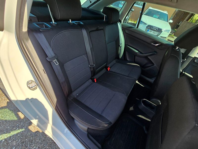 Škoda Rapid (2014) 1.6 TDi 66kw Elegance DSG,nová - fotka 19 z 23