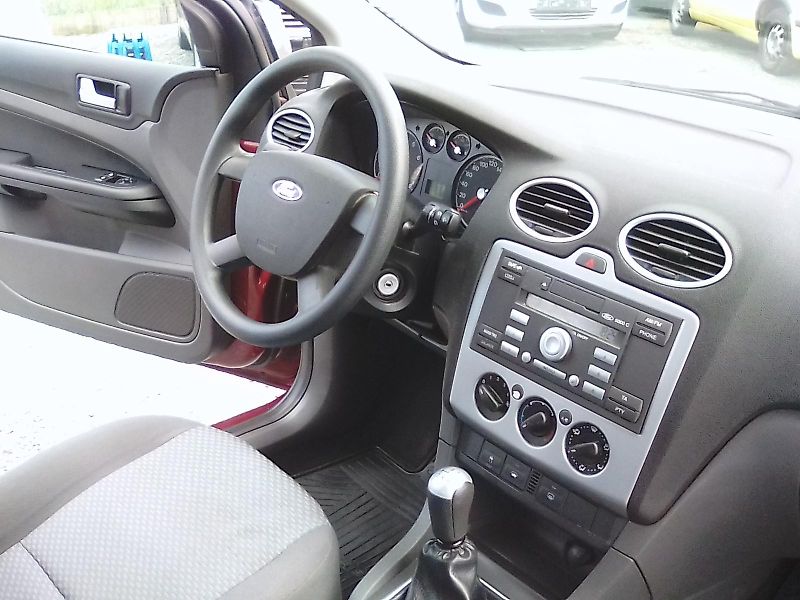 Ford Focus (2005) 2.0i 16V combi, 2majitel - fotka 20 z 30