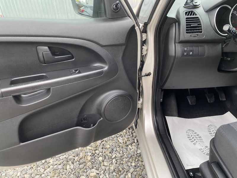Kia Venga 1.4i 16v 90PS KLIMA SERVIS!!!  - fotka 93 z 144
