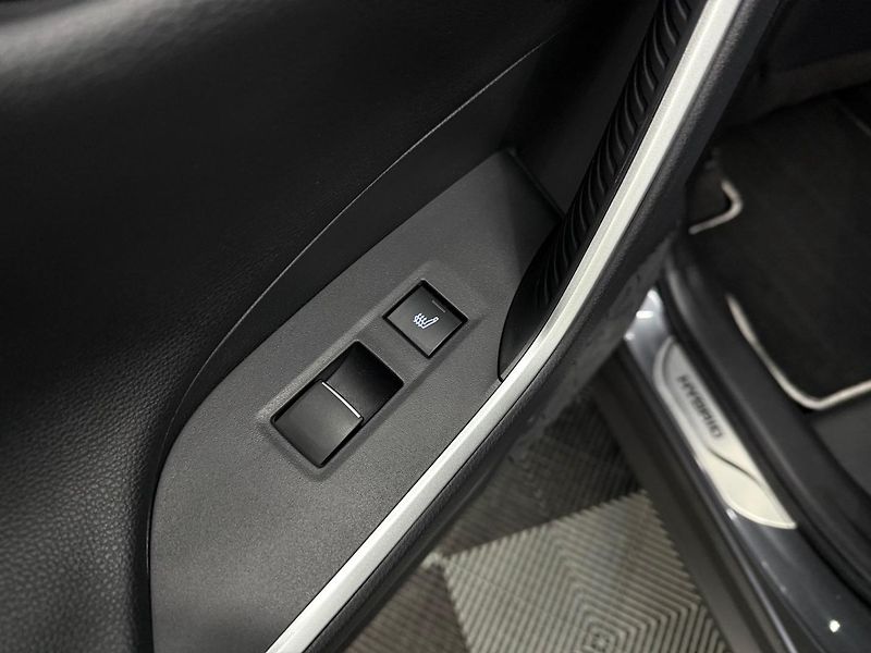Toyota RAV4 (2021) 2.5 Hybrid e-CVT Executive FW - fotka 15 z 26