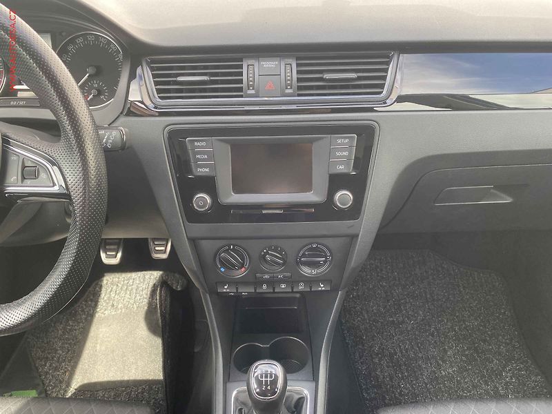 Škoda Rapid (2016) 1.6 TDi, Ambition, výhřev sed - fotka 12 z 17