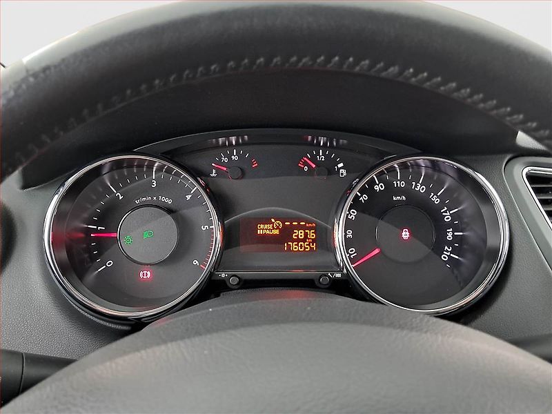 Peugeot 5008 (2012) 1.6 HDi, Tažné, dobrý stav - fotka 11 z 16