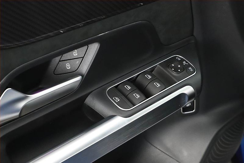 Mercedes-Benz GLB (2025) 200 d, AMG Line, Navigace - fotka 24 z 30