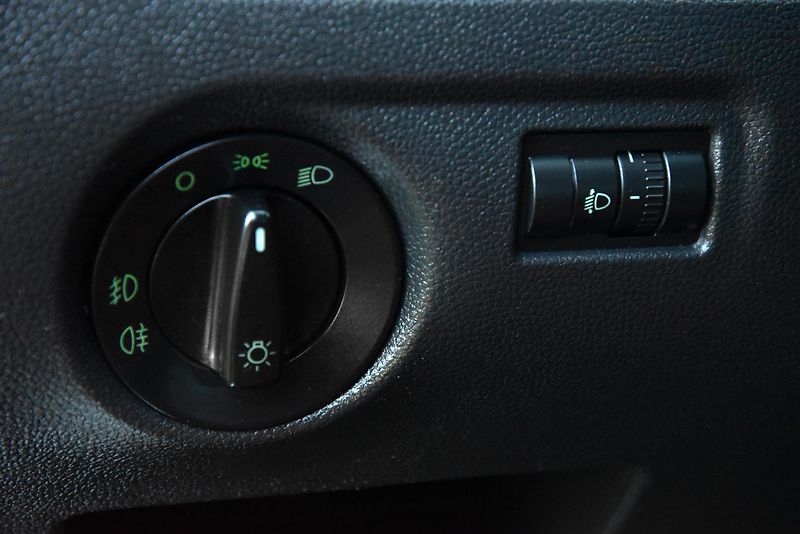 Škoda Fabia 1.2 TSi MONTE CARLO,KLIMA,TEMP - fotka 11 z 43