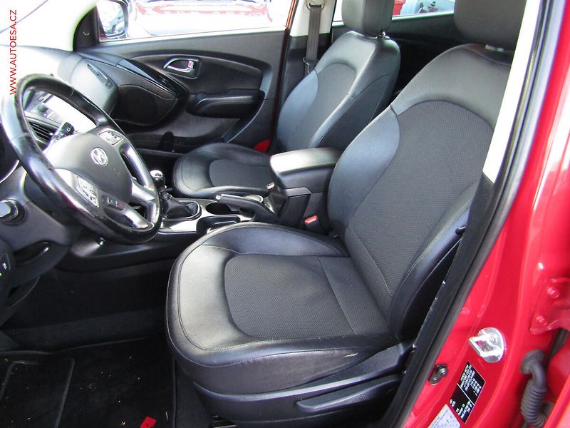 Hyundai ix35 (2014) 2.0CRDi 4x4, ČR, Trikolor, TZ - fotka 9 z 18