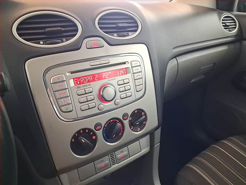 Ford Focus (2009) 1.6 16V, Serv.kniha, nová STK - fotka 12 z 18