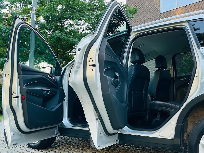 Ford Kuga 2.0TDCi MANUÁL TAŽNÉ SERVISKA - fotka 23 z 51