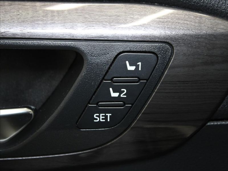 Toyota Highlander 2,5 Hybrid Exclusice 7-m. DPH - fotka 16 z 22