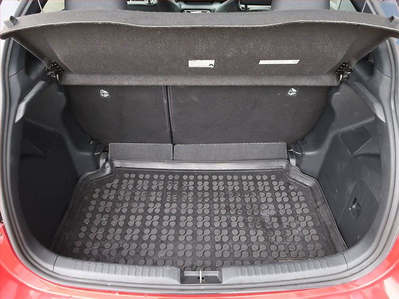 Toyota Yaris (2022) Style 1.5 VVT-i Hybrid - fotka 14 z 18