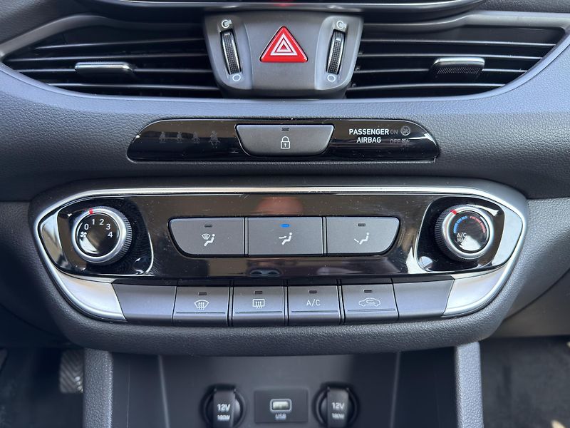 Hyundai i30 1.0-88KW,FB, REZERVACE - fotka 20 z 29