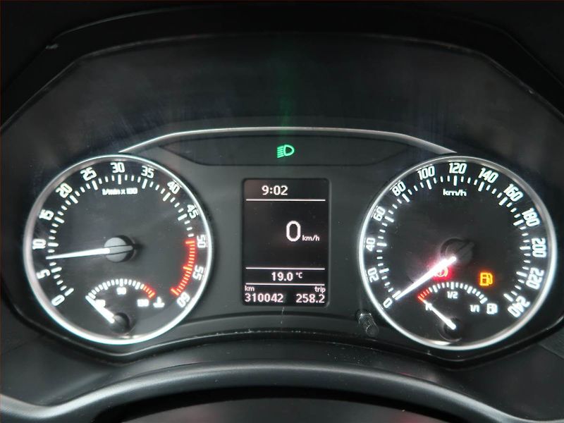 Škoda Octavia (2011) 1.6 TDI, nová STK, zamluveno - fotka 11 z 17