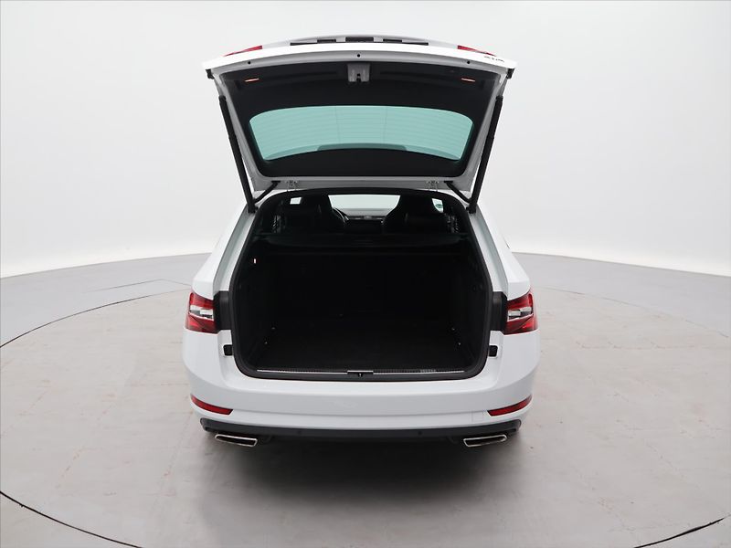 Škoda Superb 2.0 TSI 206kW DSG Sportline - fotka 9 z 30