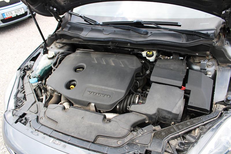 Volvo V40 (2012) 1,6D2 KLIMA TEMPOMAT EL.OKNA - fotka 16 z 16