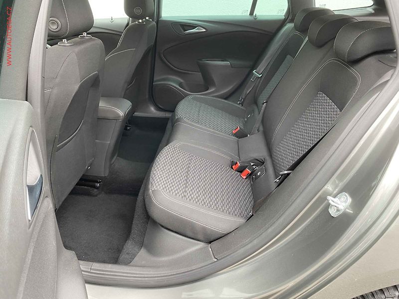 Opel Astra (2017) 1.4 T, Dynamic, LED, navi, TZ - fotka 10 z 19