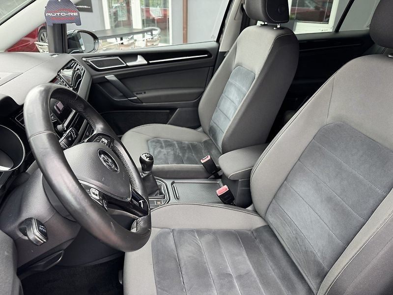 Volkswagen Golf Sportsvan (2015) 1.4TSi 92kW Xenony Navi - fotka 26 z 48