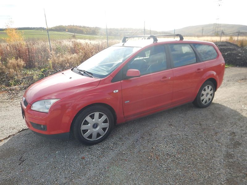 Ford Focus 1.6 i 74 kw - fotka 2 z 11