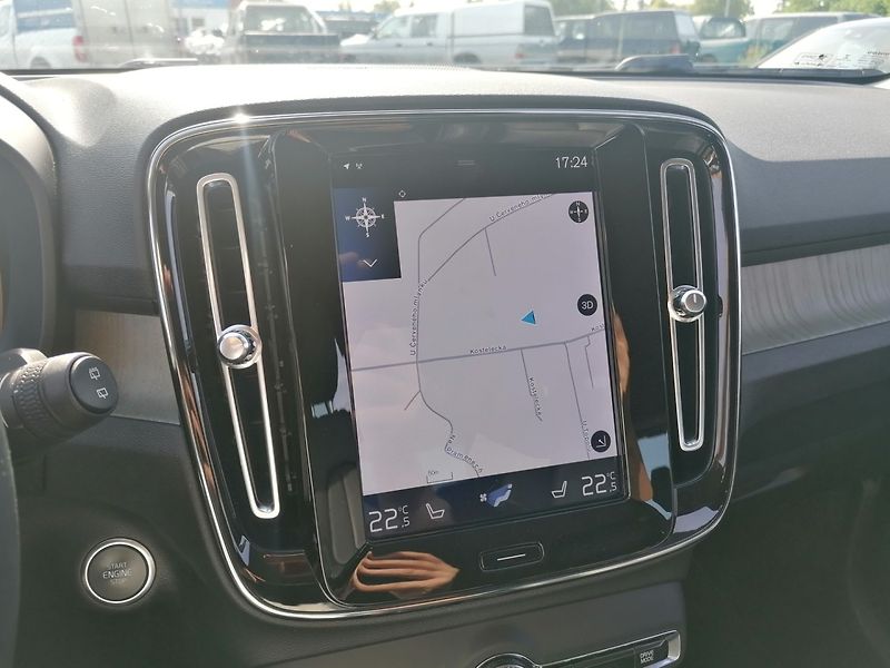 Volvo XC40 (2019) 2.0 T4 AWD INSCRIPTION ČR - fotka 14 z 39