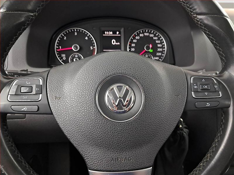 Volkswagen Touran (2014) 1.6 TDI, Automat, Xenony - fotka 14 z 16