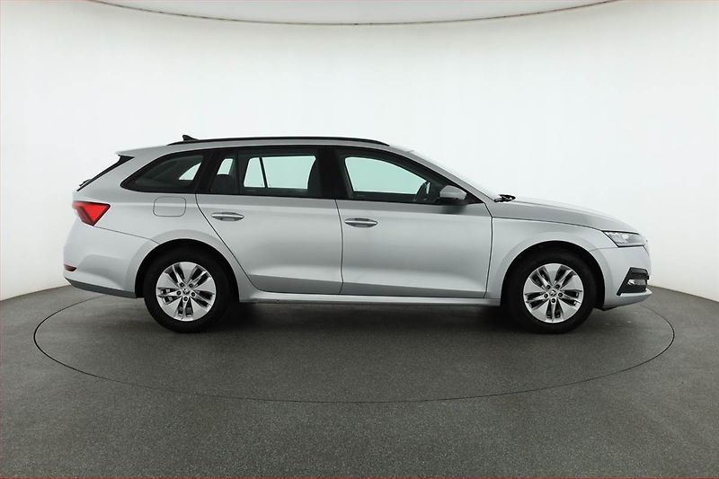 Škoda Octavia (2022) Ambition 2.0 TDI, ČR,1.maj - fotka 6 z 16