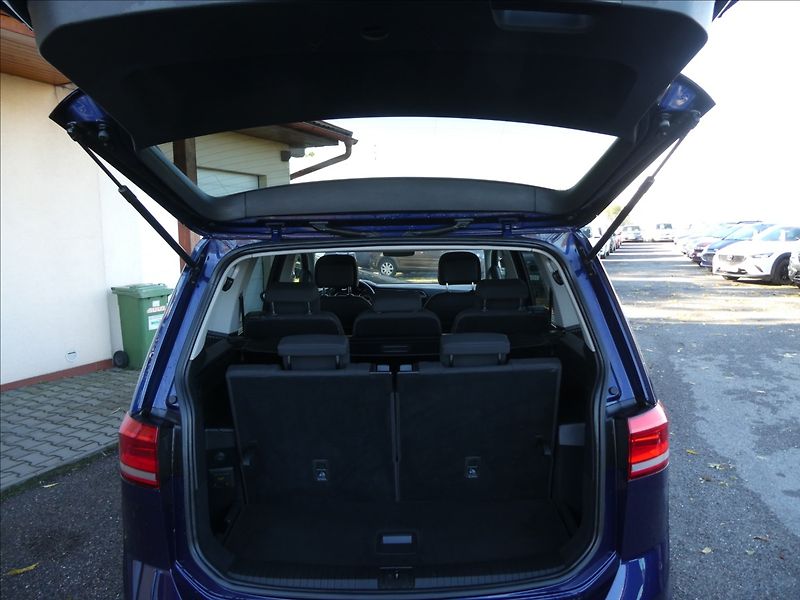 Volkswagen Touran 2,0 TDi 110kW HIGHLINE, 7.míst - fotka 18 z 44
