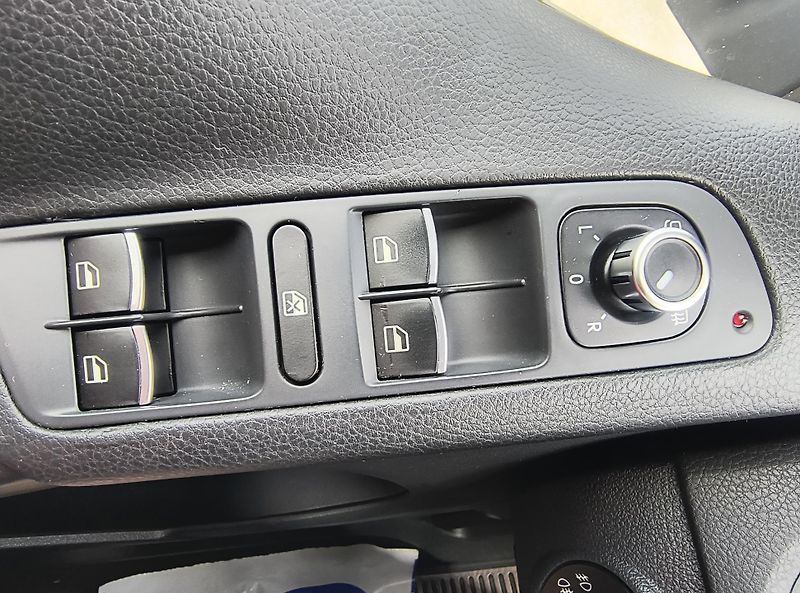 Volkswagen Tiguan (2013) 2.0 TDI 4X4 DSG 130KW R-LINE  - fotka 29 z 53
