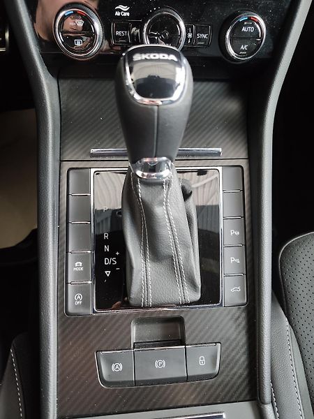 Škoda Superb (2023) 2.0TDi 110kW Sportline DSG - fotka 14 z 25