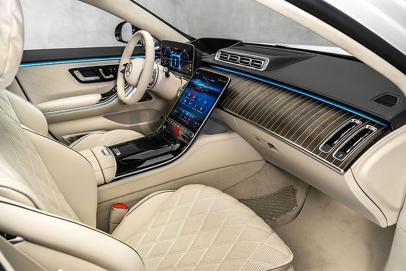 Mercedes-Benz Třídy S d 4M AMG MANUFAKTUR - fotka 12 z 26
