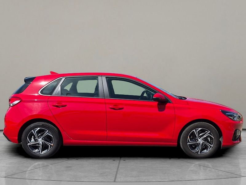 Hyundai i30 Comfort 1,5 CVVT - fotka 3 z 17