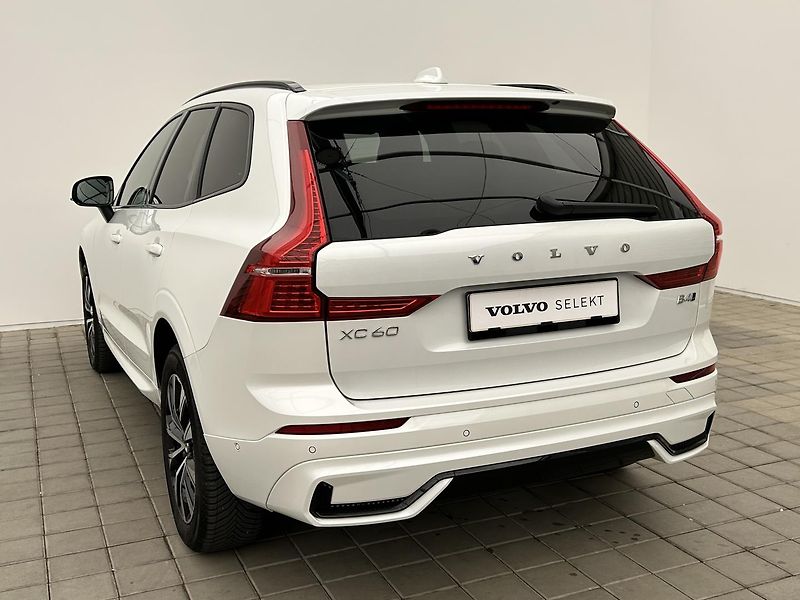 Volvo XC60 2.0  B4 4x4 PLUS  Black - fotka 7 z 30