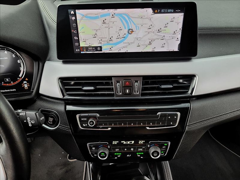 BMW X2 18i ,led,navi,kůže,výhřev - fotka 31 z 47