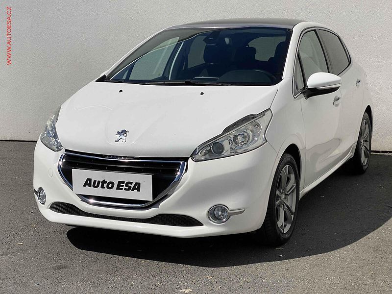 Peugeot 208 (2014) 1.2 PT, Allure, navi, panor - fotka 3 z 17