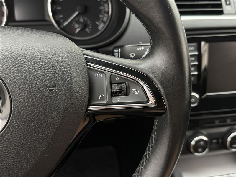 Škoda Octavia 1,6 TDi 6ST. MAN. NAVI SENZORY - fotka 12 z 33