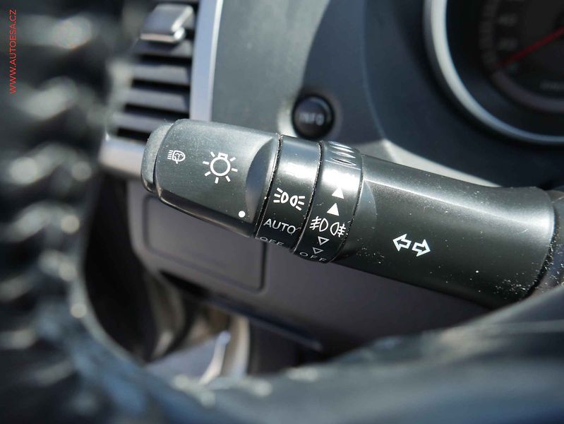Citroën C-Crosser (2009) 2.2HDi 4x4, 7míst, ČR, Xenon - fotka 16 z 21