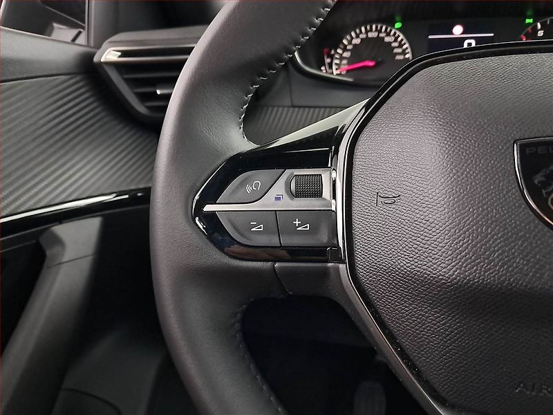 Peugeot 2008 (2024) Active 1.2 PureTech - fotka 15 z 18