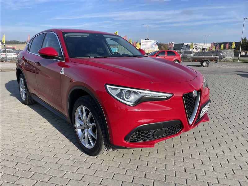 Alfa Romeo Stelvio 2,0 Turbo 280k Q4 AT8 4x4 Tažn - fotka 6 z 30