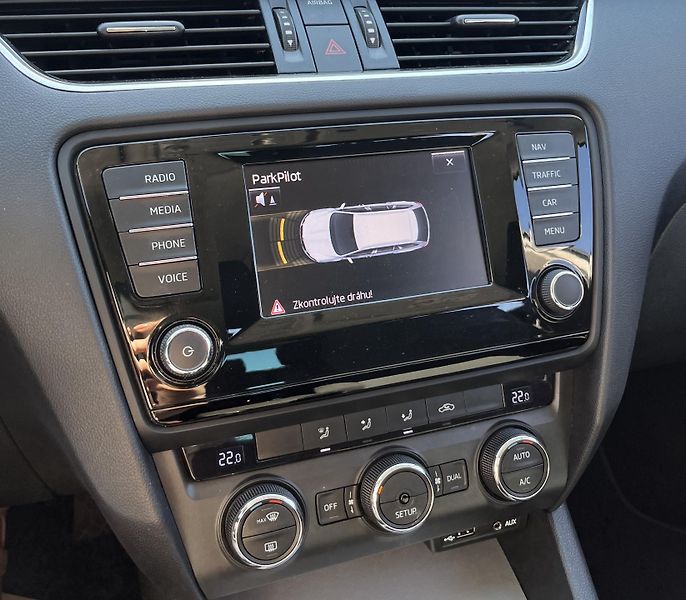 Škoda Octavia Combi 1.6 TDI Ambition - fotka 12 z 31