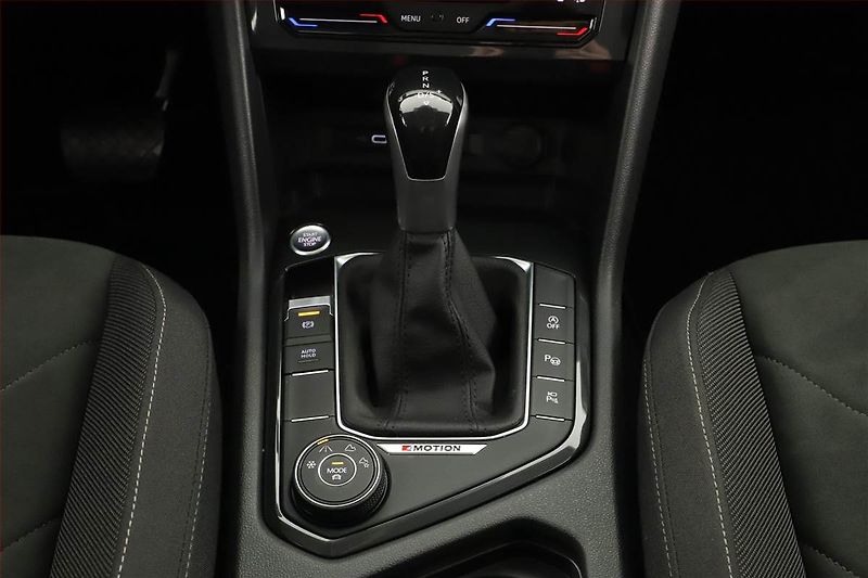 Volkswagen Tiguan (2022) 2.0 TSI - fotka 13 z 20