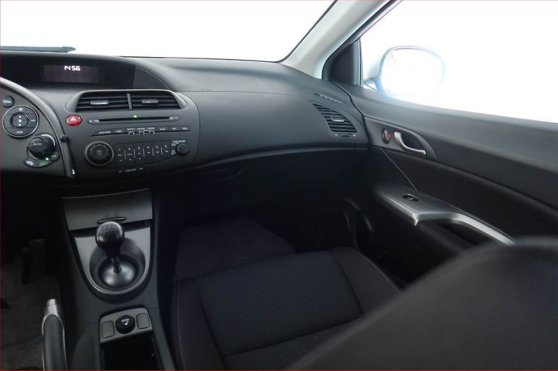 Honda Civic (2010) 1.4 i-VTEC - fotka 8 z 17