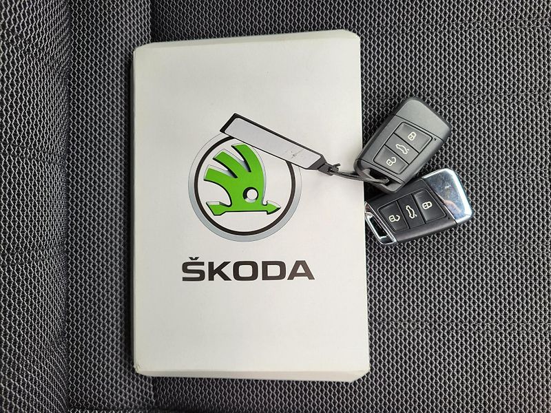 Škoda Superb III FL combi 2.0 TDi DSG STYLE - fotka 47 z 50
