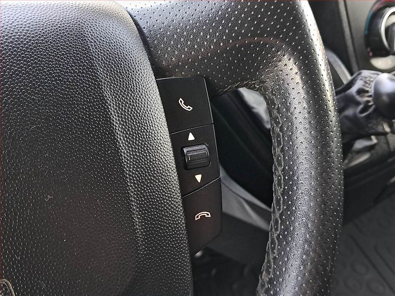 Peugeot Boxer (2019) 2.2 BlueHDi, Bus, 6Míst, ČR - fotka 15 z 17