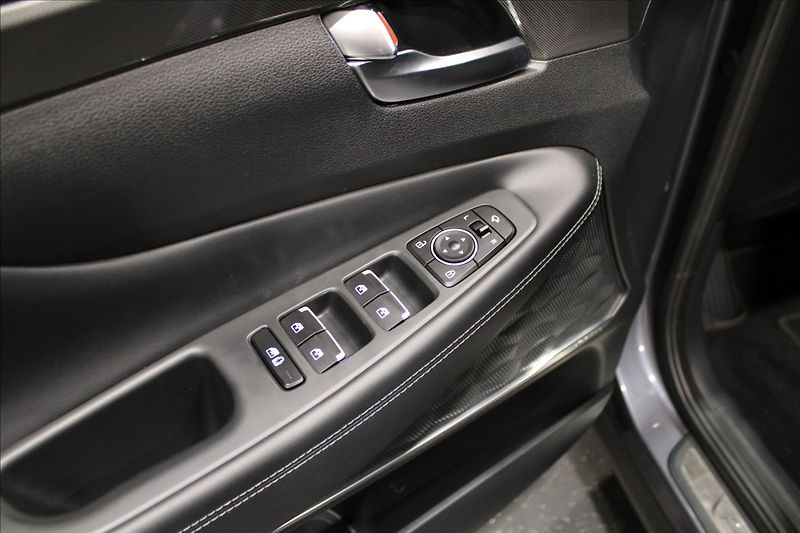 Hyundai Santa Fe 2,2 CRDi Smart 1.majitel CZ - fotka 14 z 35