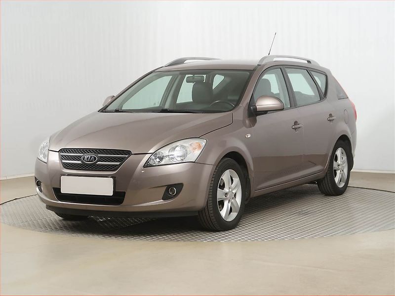 Kia Ceed (2007) 1.6 CRDi, po STK - fotka 2 z 16